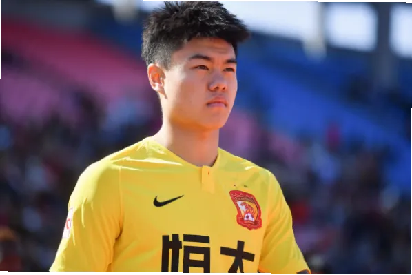 杨立瑜在中超联赛中逐渐崭露头角，这位年轻